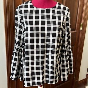 Beach lunch lounge  NWOT    Bell sleeve crewneck blouse    Black/ White   Size S